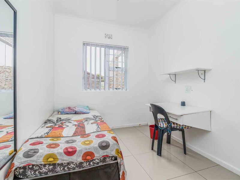 Ultimate Student Haven: 16-bedroom Student Accommodation For Sale - Photo 10