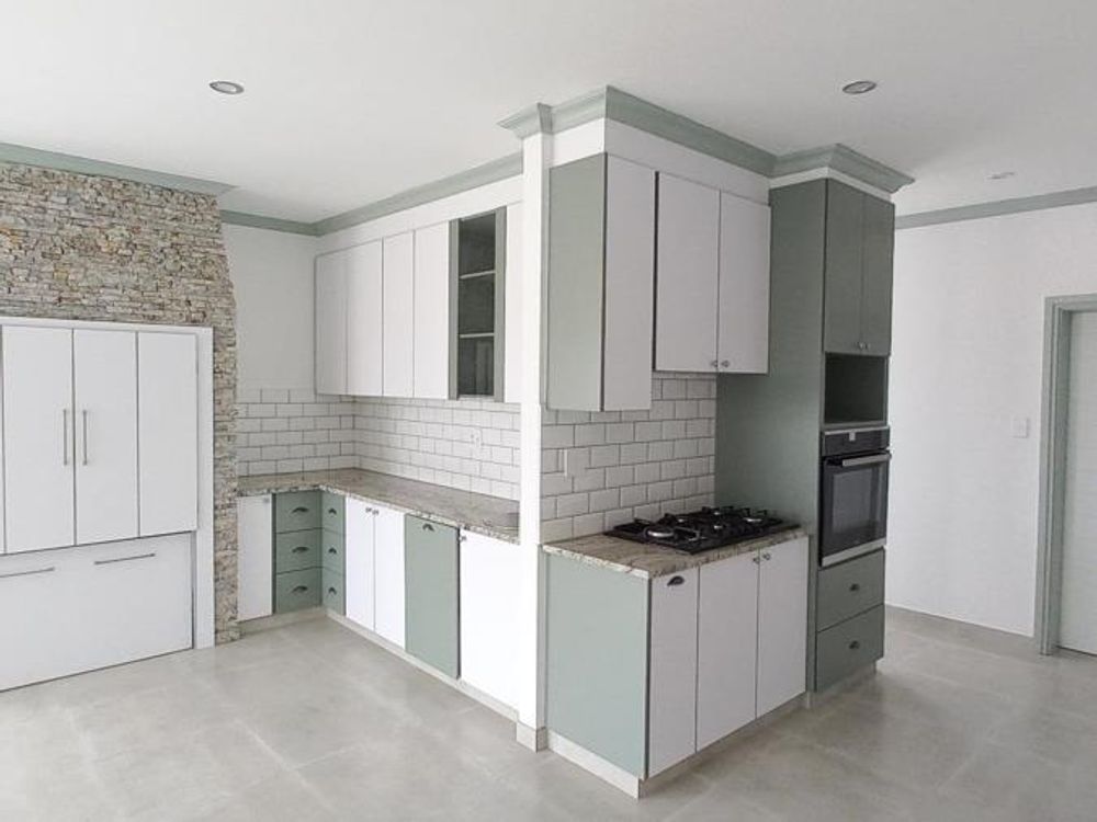 Open-plan kitchen/lounge/dining area