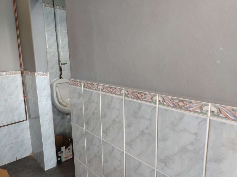 COMMERCIAL BUILDING AT PRIME LOCATION - Photo 6