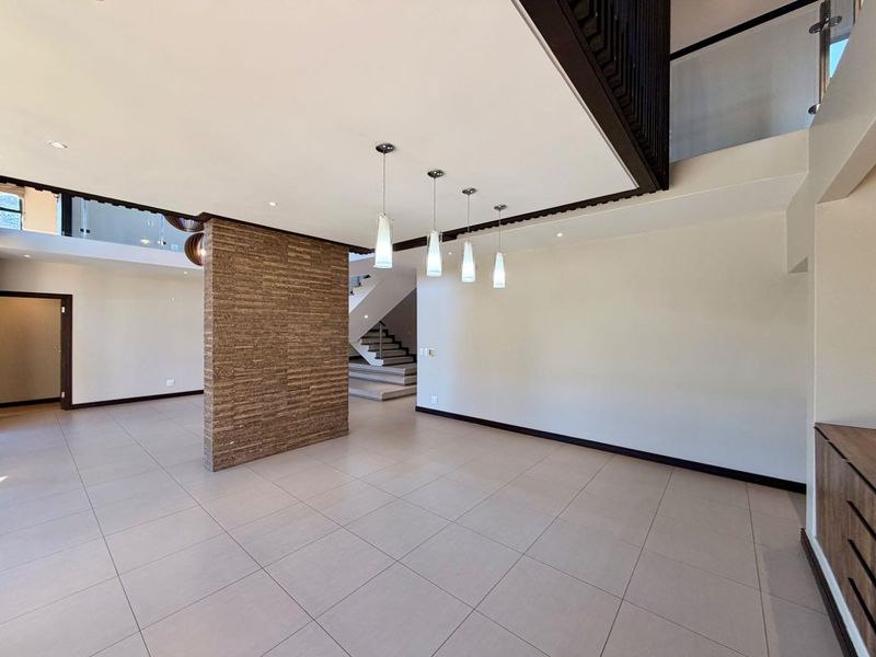 Elegant Four Bedroom Family Home to Rent in Waterfall Country Village Estate - Photo 9