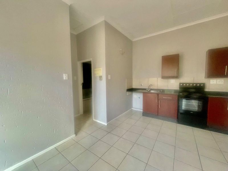 Modern 2-Bedroom Apartment for Rent in Kempton Park Central - Photo 2