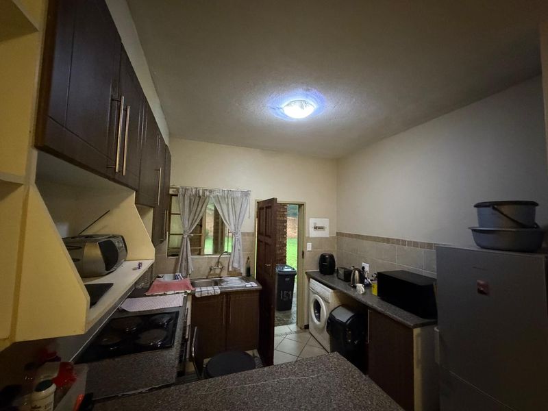 Two Bedroom ground unit in Mooikloof Ridge for Sale - Photo 3