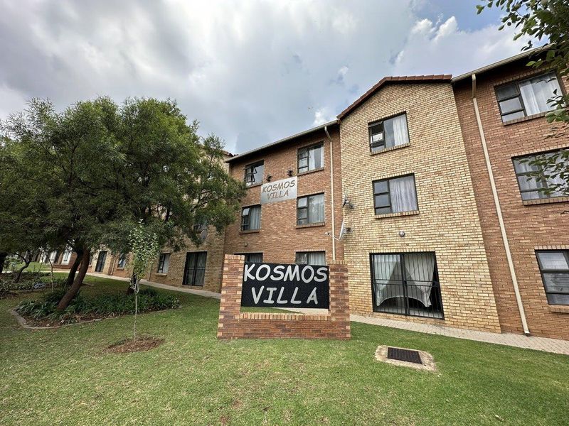 TWO BEDROOM APARTMENT IN SUMMERFIELDS ESTATE : 1 AUGUST 2026 - Photo 1