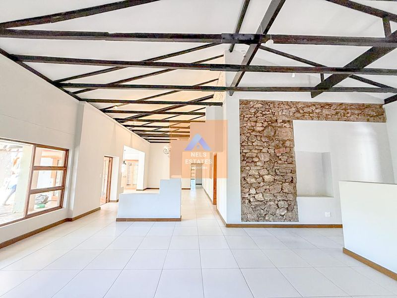 Home with Guesthouse Potential For Sale in Tsumeb, Namibia - Photo 3