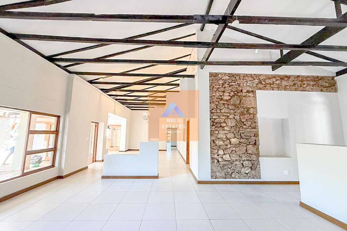 Home with Guesthouse Potential For Sale in Tsumeb, Namibia - Photo 3