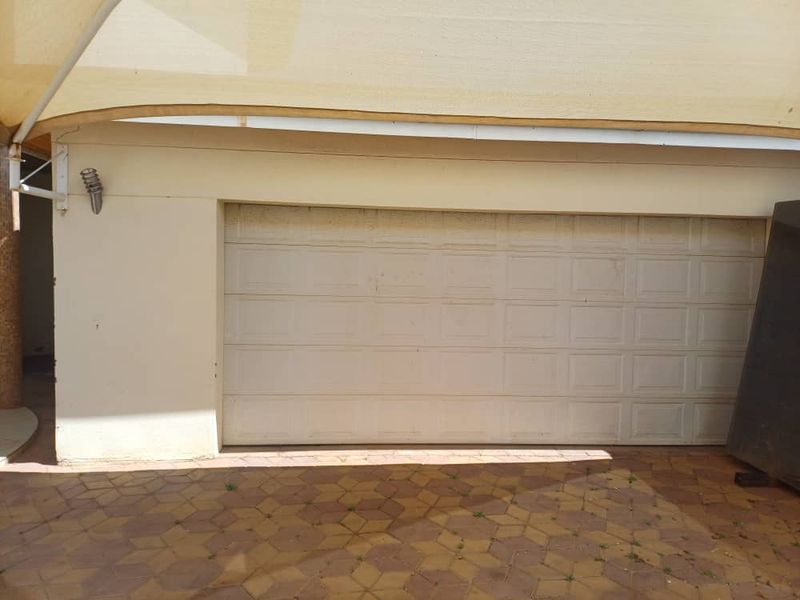 Cimbebasia - 5 Bedroom house for sale. - Photo 9