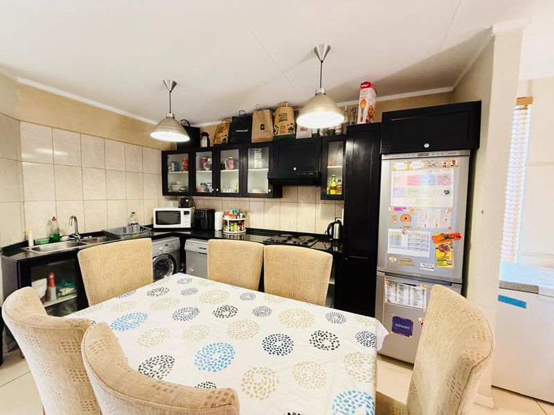 Modern 2-Bedroom Apartment in Houghton Flats - Photo 6