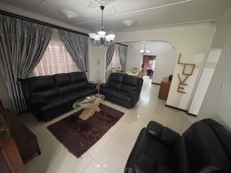 3-Bedroom Family Home with Flatlet for Sale in Escombe – Ideal for Families or Investors - Photo 9