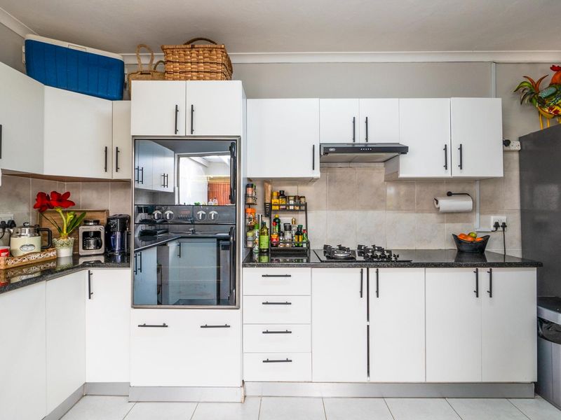 Modern duplex unit - Photo 10