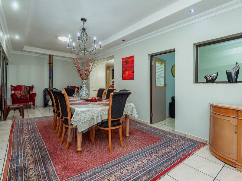 Large Immaculate Family Home with 2 Bedroom Flat - Photo 9