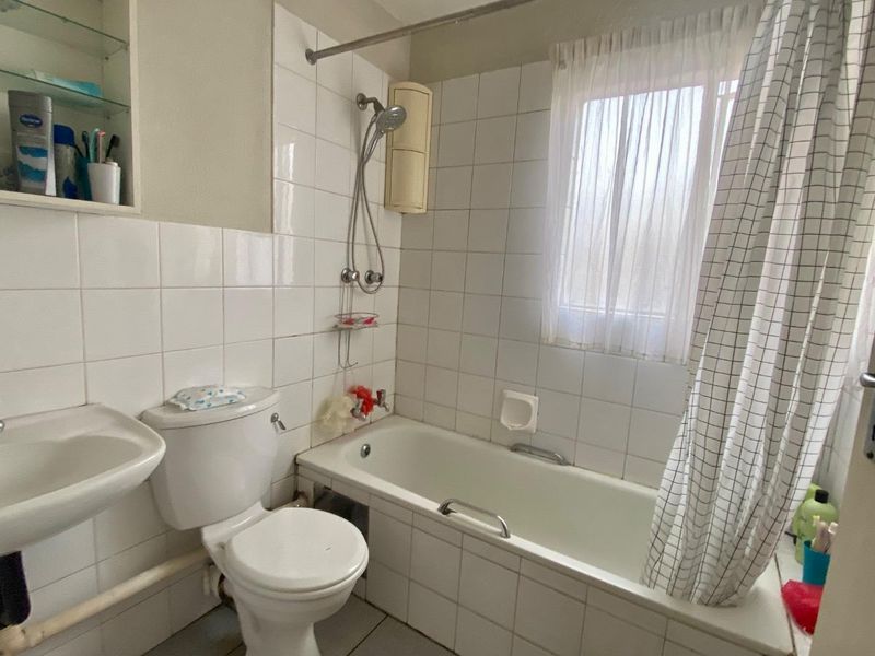 Ground Floor Living: 2-Bedroom Unit - Photo 10