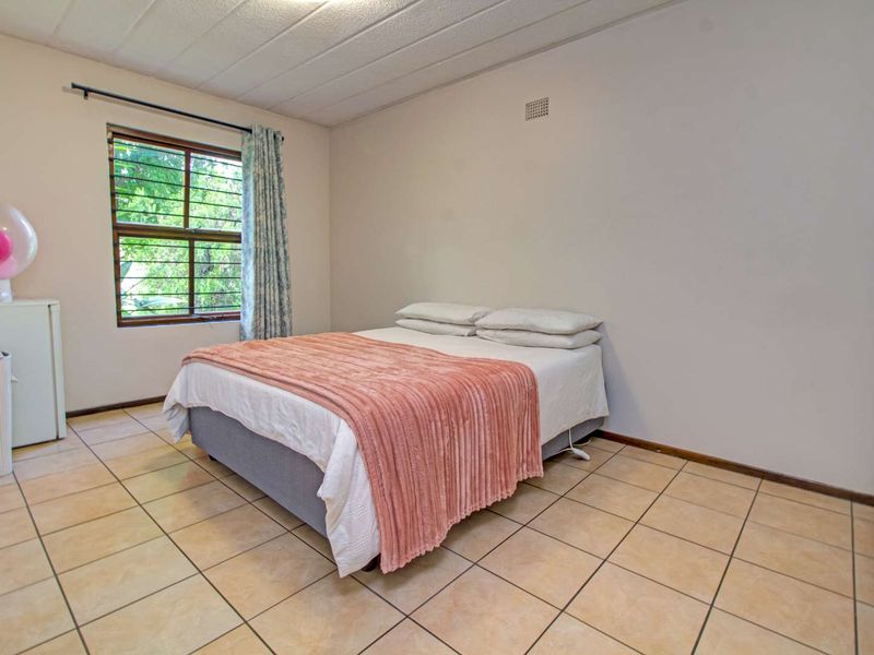 Tranquil Apartment Steps from Hoerskool Randburg! - Photo 7
