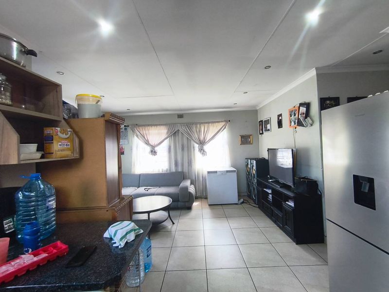 Stylish 3 Bedroom Home for Sale in Leopards Rest, Alberton - Photo 6