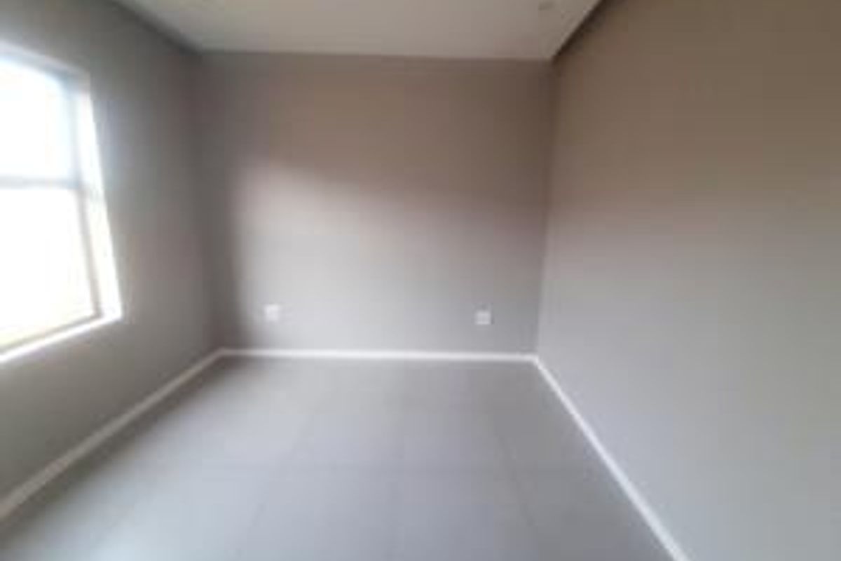 Modern Townhouse for Rental in Palm Lakes Estate - Photo 5