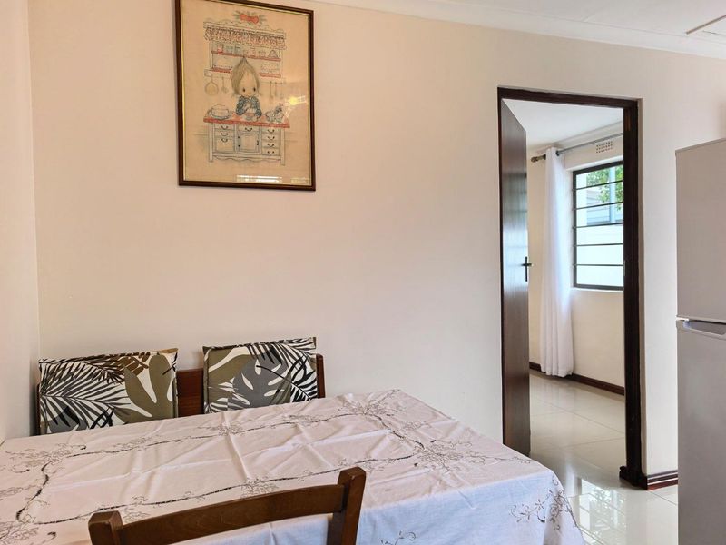 Charming Furnished 1-Bedroom Cottage Belle Constantia R14,500 pm - Photo 7