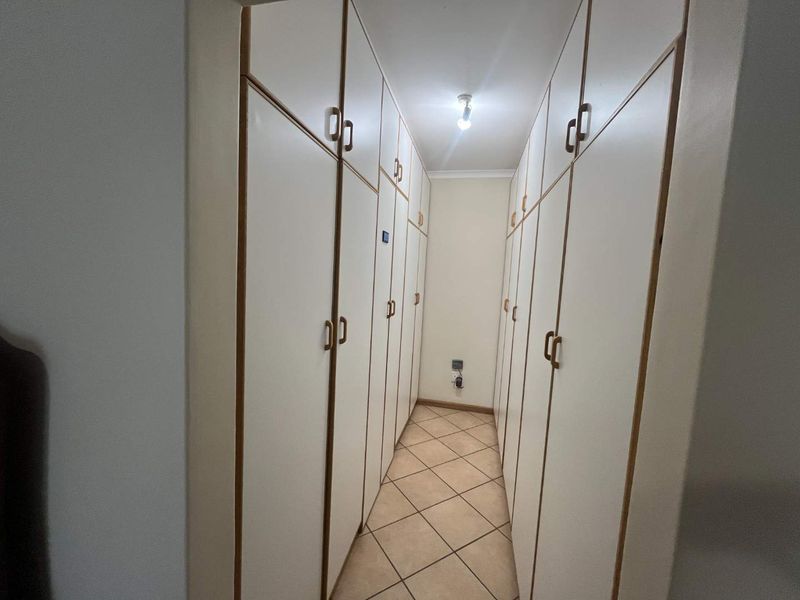 Immaculate 3-Bedroom Townhouse in a Sought-After Complex - Photo 5