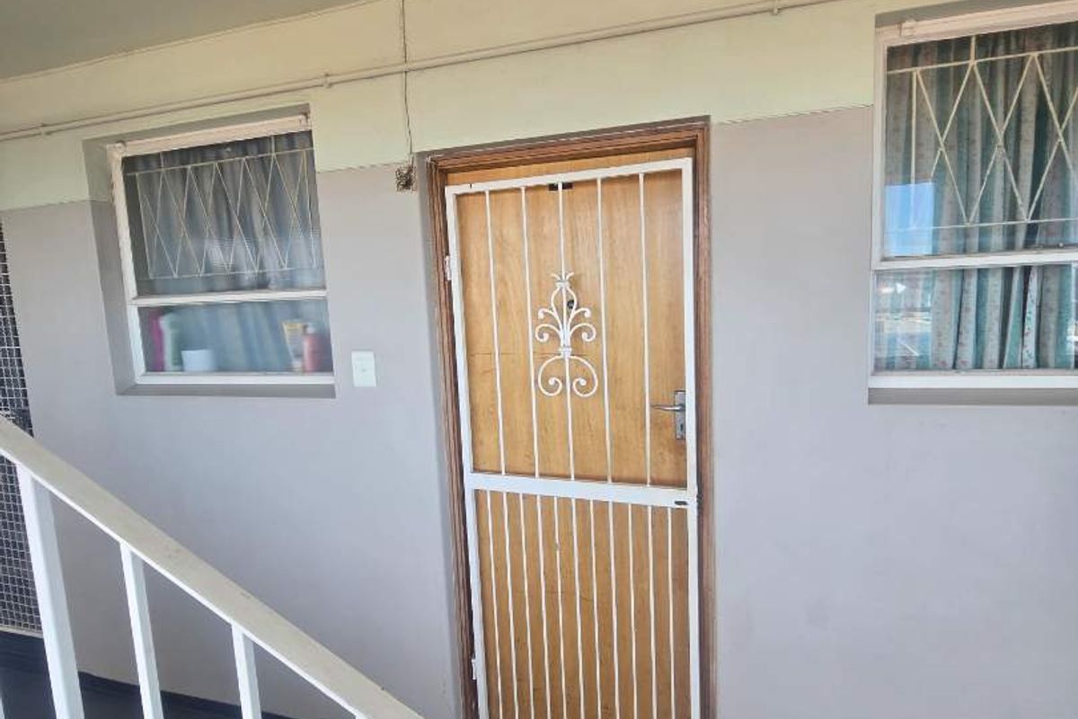 Lock-up-and-go convenience in the heart of Port Elizabeth - Photo 4