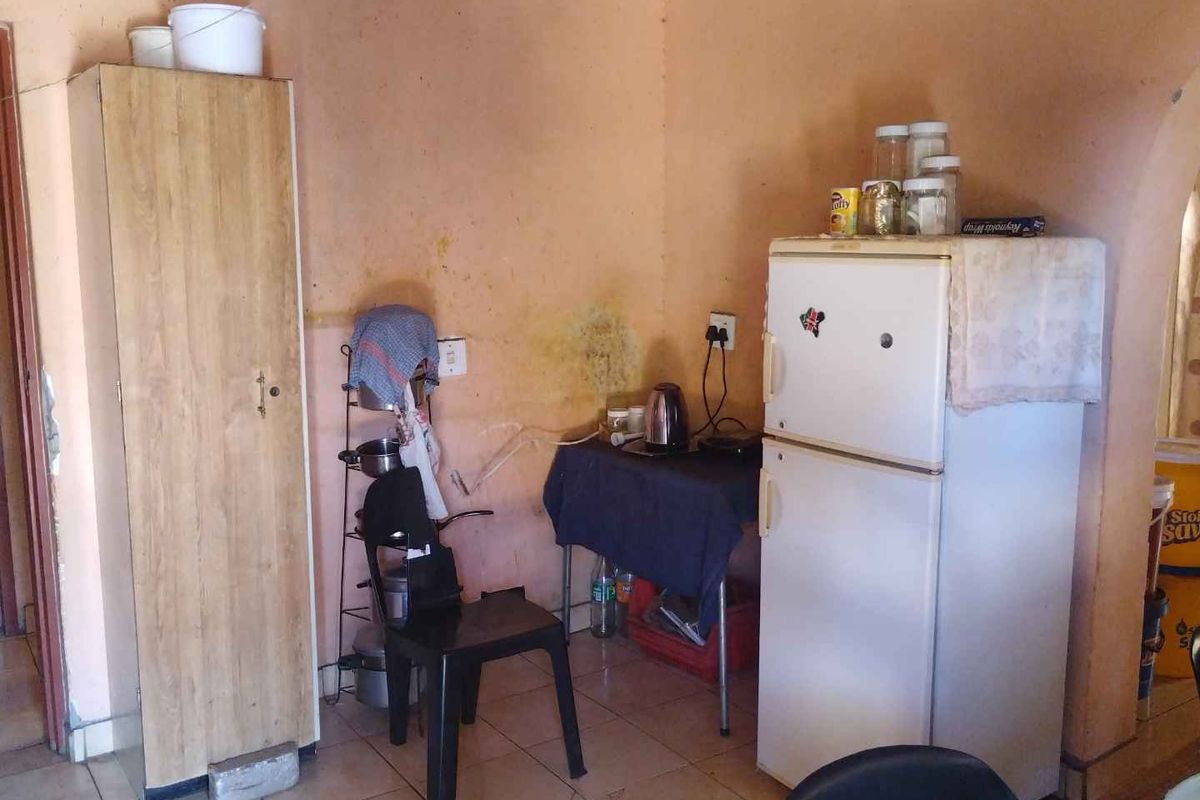 3 bedrooms house for sale in Soshanguve HH - Photo 5