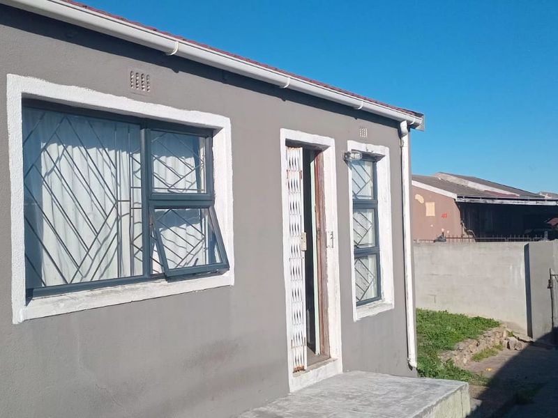 Two-bedroom free-standing house for rent in Camalot,Kuilsriver. - Photo 3