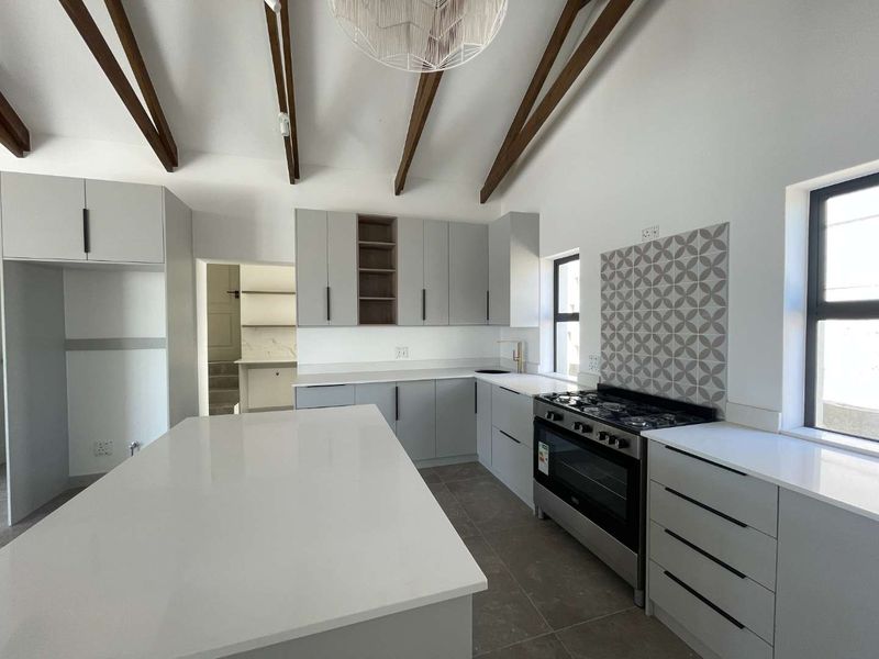 Discover Elegance: Your Dream Home Awaits! - Photo 9