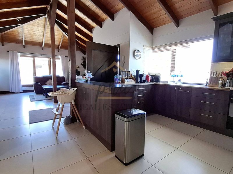 Family Home for Sale – Stylish & Move-In Ready - Photo 9