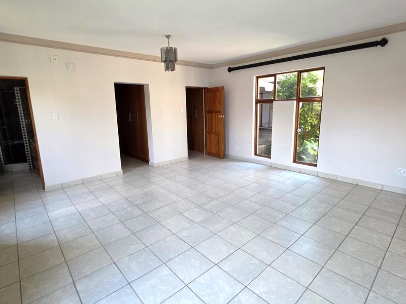 Entertainers Dream 4 Bedroom 5 Bathroom Home - Photo 9