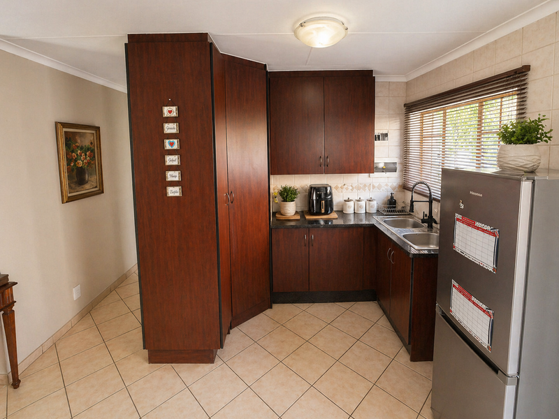 3 Bedroom Townhouse in Willow Park Manor - Photo 5