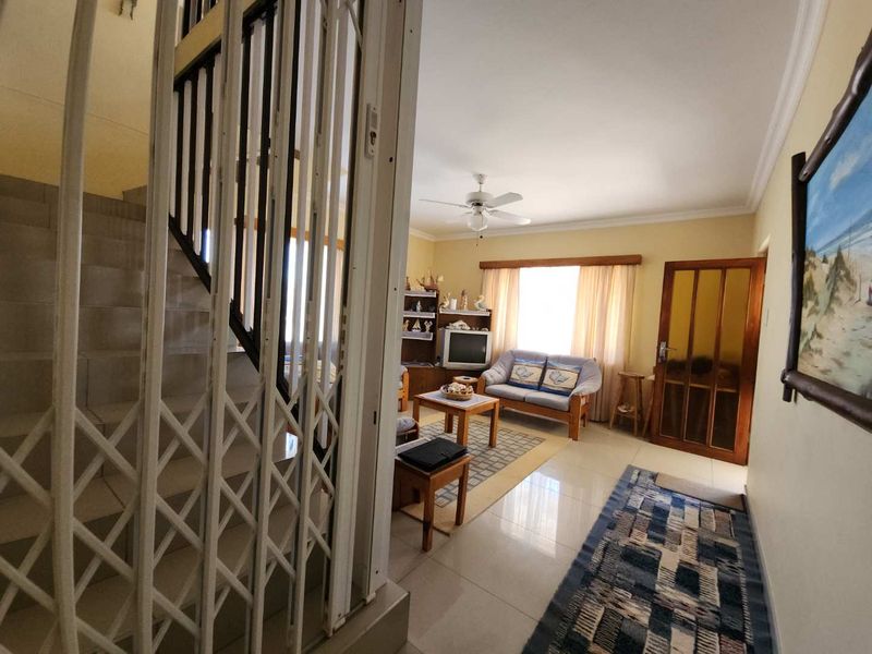 4 Bedrooms plus 2-bedroom flat awaits you. - Photo 9