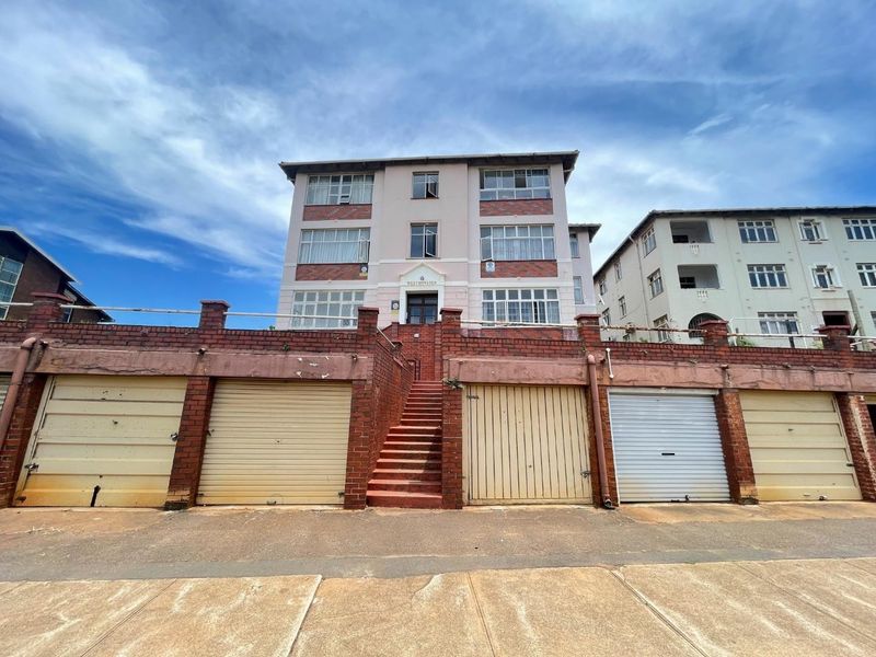 1.5 Bedroom Apartment with Open-Plan Living and Automated Garage - Photo 2