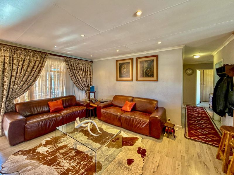 Spacious, Stylish & Secure | 3 Bed Apartment in Elarduspark - Photo 10