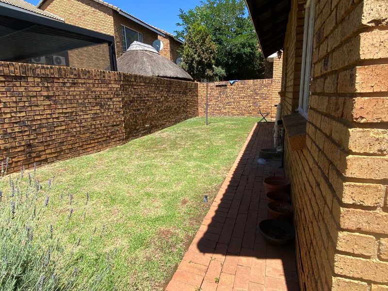 2 Bedroom Townhouse in Highveld. - Photo 9