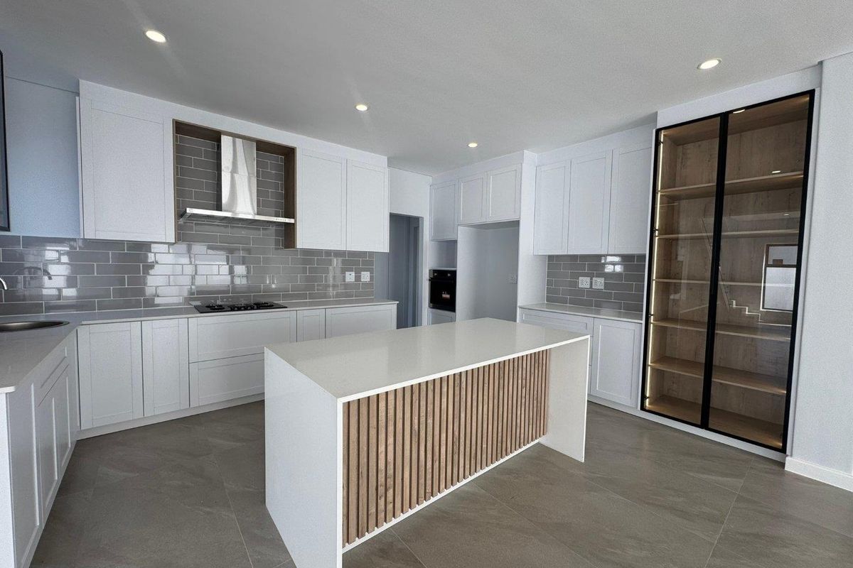 Modern 5-Bedroom Family Home with Exceptional Space & Seamless Indoor-Outdoor Living in Sandown - Photo 4