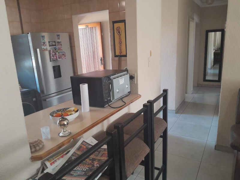 3 Bedroom Apartment for sale in New Redruth - Photo 4