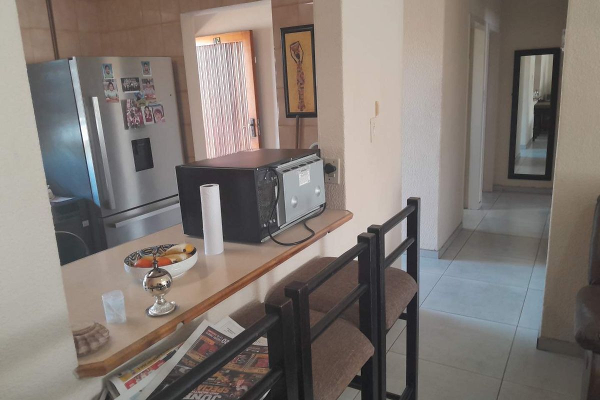 3 Bedroom Apartment for sale in New Redruth - Photo 4