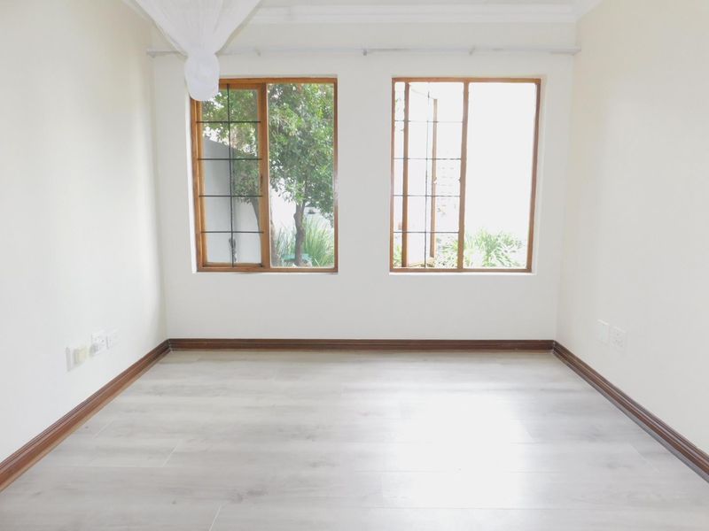 2 bedroom garden apartment for sale in Bryanston - Photo 8