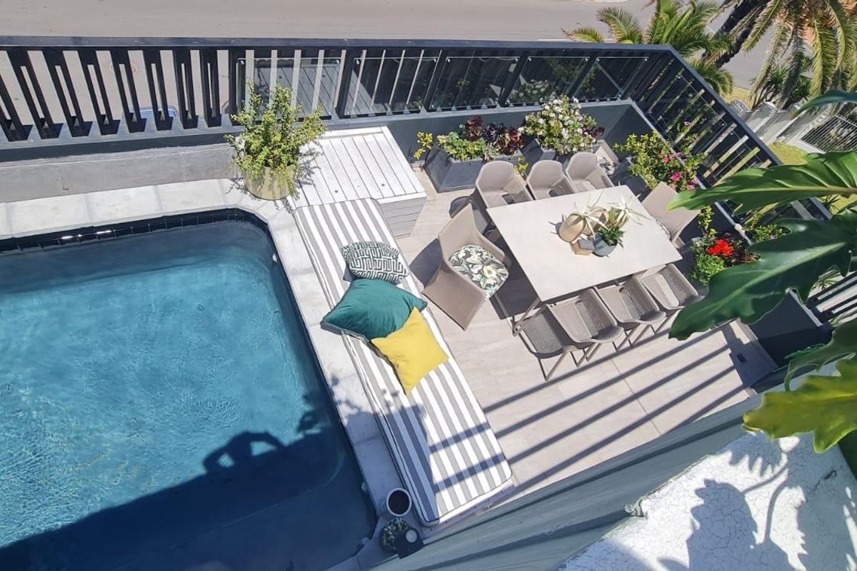 Stunning Hilltop Property in Bloubergstrand - Photo 3