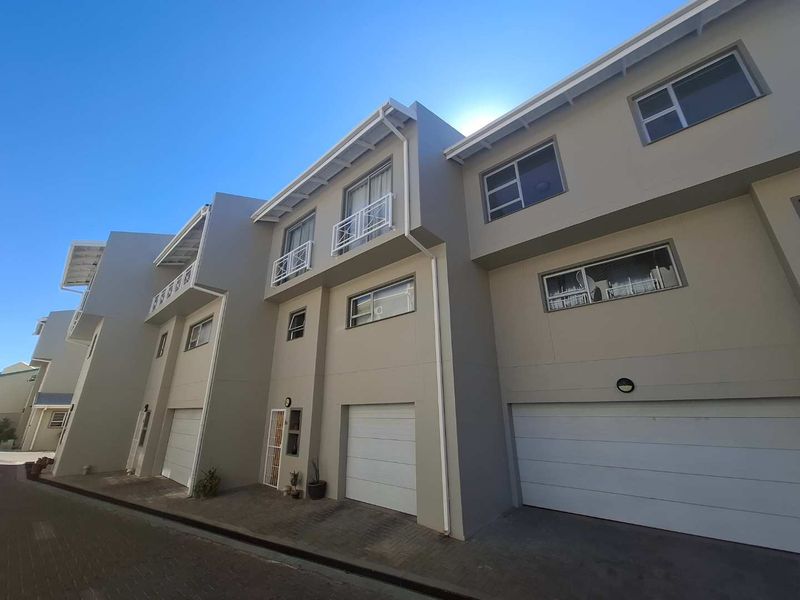 North-Facing Lock-Up & Go Gem in Ludwigsdorf! - Photo 5