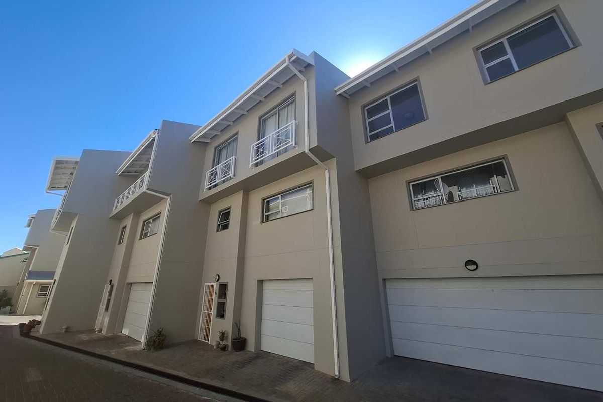 North-Facing Lock-Up & Go Gem in Ludwigsdorf! - Photo 5