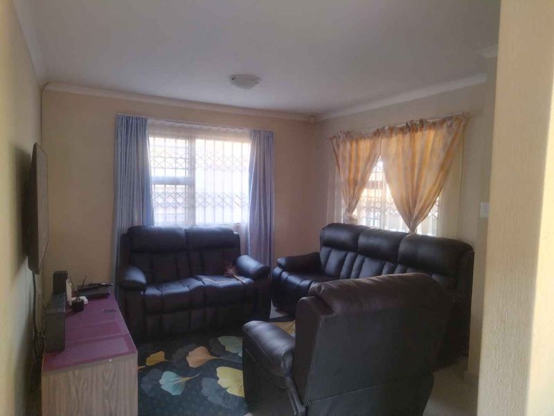 3 bedrooms house for sale in Soshanguve VV - Photo 6
