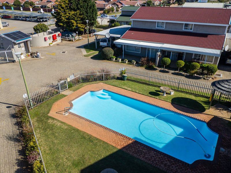 Holiday unit in a Secure Complex - Photo 6