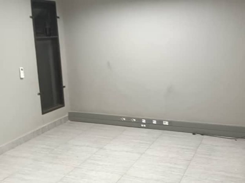 "Invest in Prosperita: Prime Warehouse for N$ 2,000,000" - Photo 4
