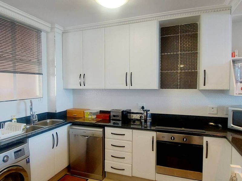 Heaven on Earth: Stunning Beachside Apartment Fully Furnished! - Photo 6