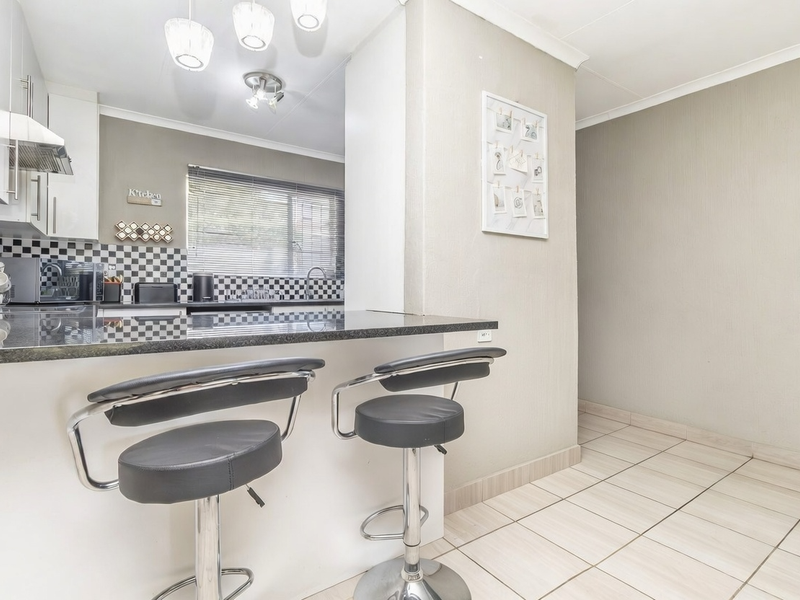 Modern 2-Bedroom Townhouse in Secure Appletree Lane, Northwold – Move-In Ready - Photo 8