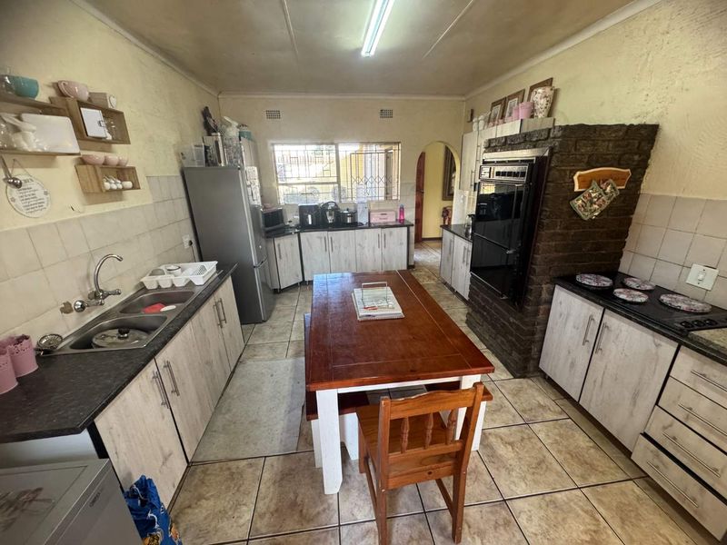Spacious Family Home For Sale - Photo 10