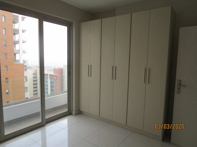 STUPENDOUS ULTRA MODERN 2 BED LUXURY APARTMENT  IN ROSEBANK - Photo 8