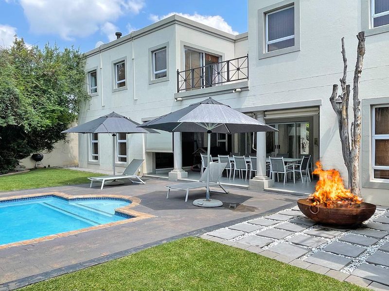 Prestigious Three Bedroom Home in Excellent Estate - Photo 1