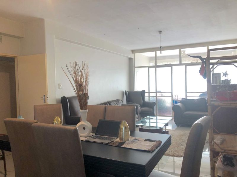 Spacious apartment for sale in Sunnyside - Photo 2