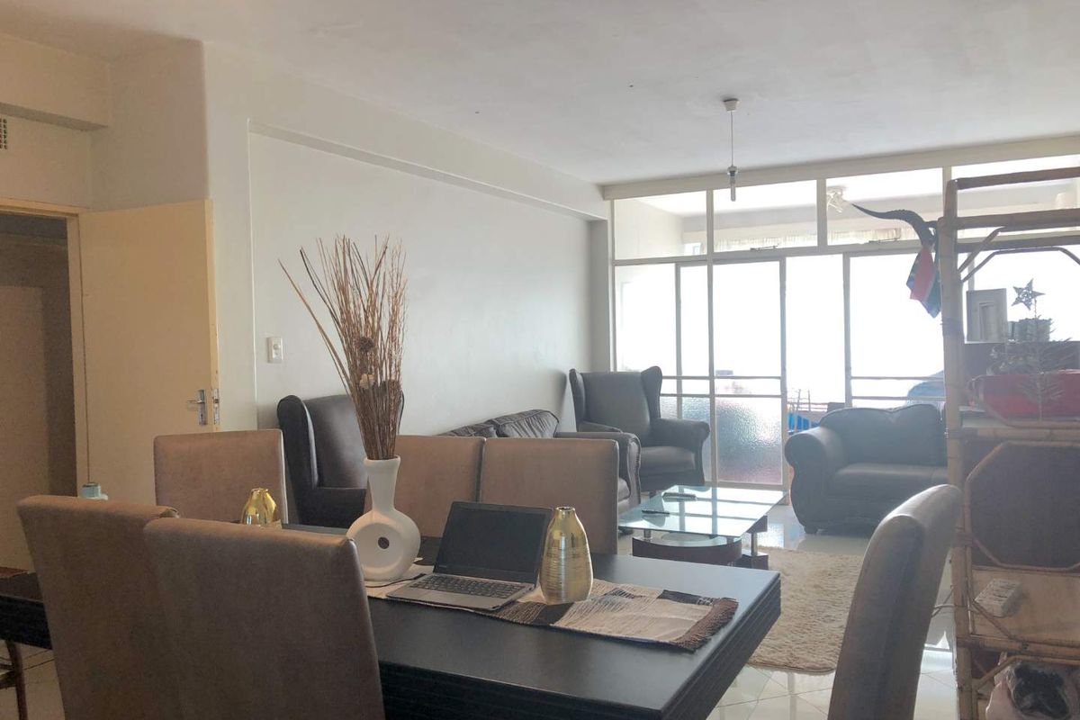 Spacious apartment for sale in Sunnyside - Photo 2