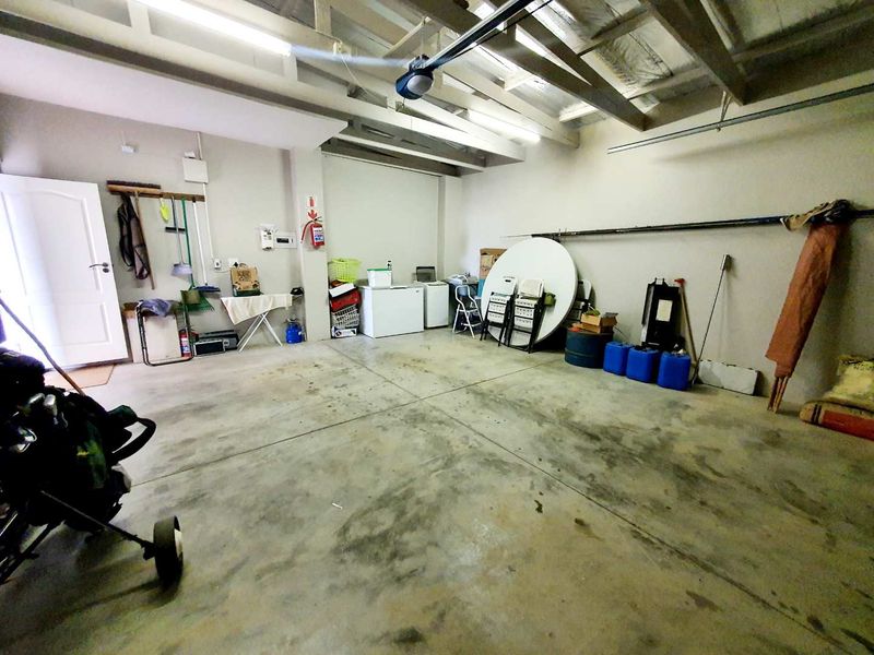 This corner unit offer you a real lock-up-and-go! - Photo 7