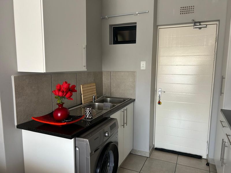 Cranes@Riverside Apartment with a balcony , 2 beds, 1 bath - Photo 6